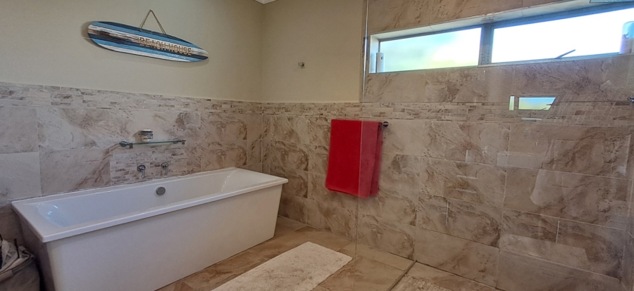 4 Bedroom Property for Sale in Jeffreys Bay Central Eastern Cape